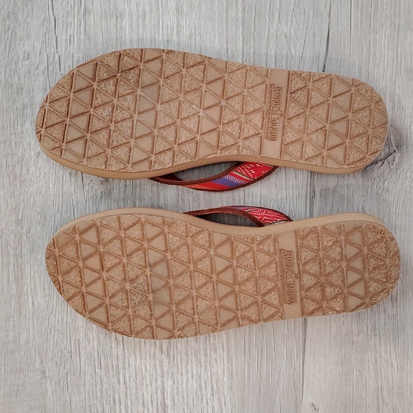 Minnetonka 10 - Picture 2 of 2